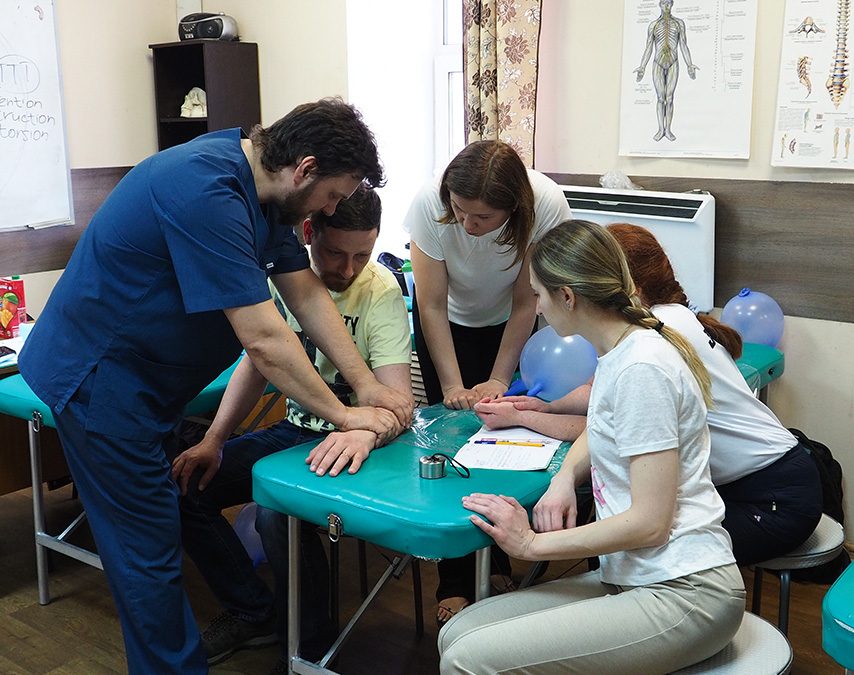 Алексей Шевкунов ведет занятия по фасциопатии